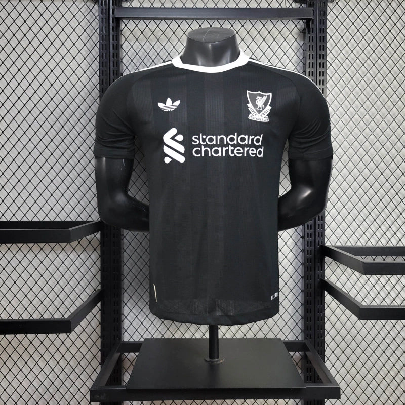 LIVERPOOL VISITA 26 PLAYER